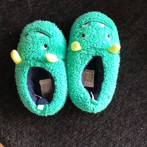 💙Carter’s, EUC, toddler slippers, size 7/8